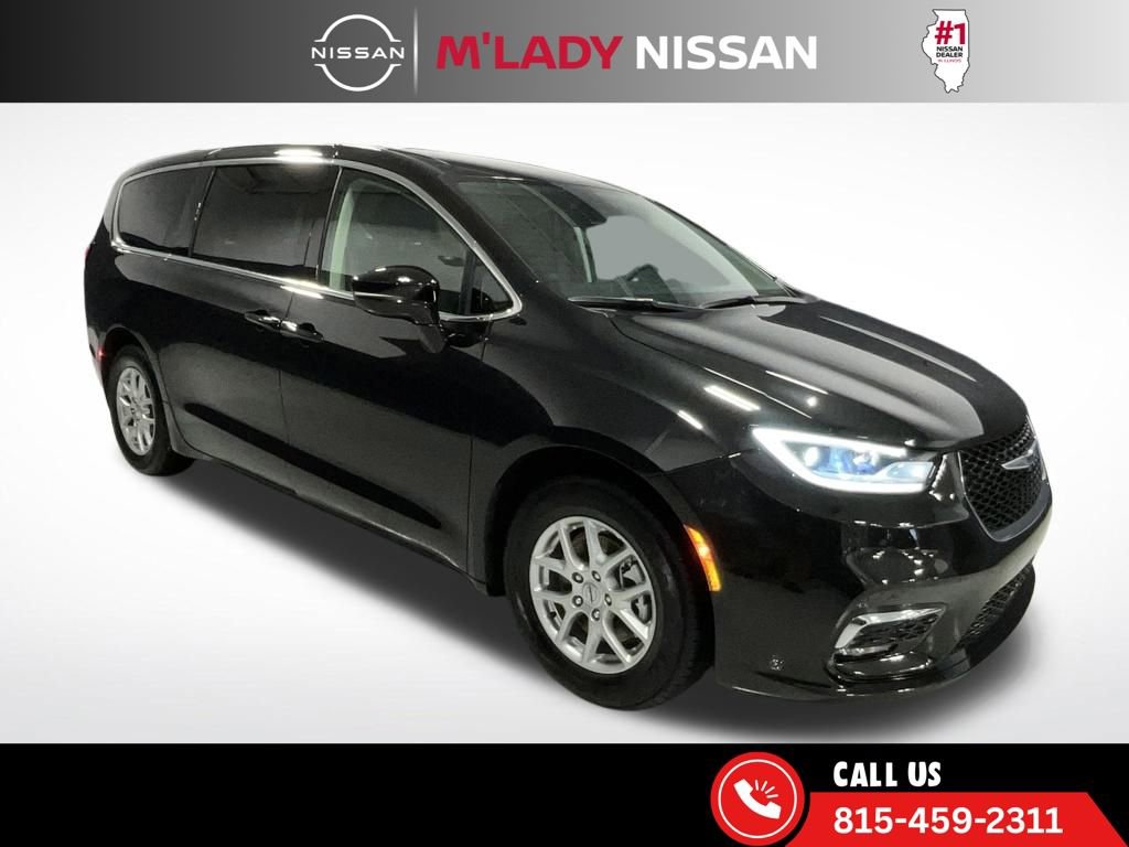 Used 2024 Chrysler Pacifica Touring-L