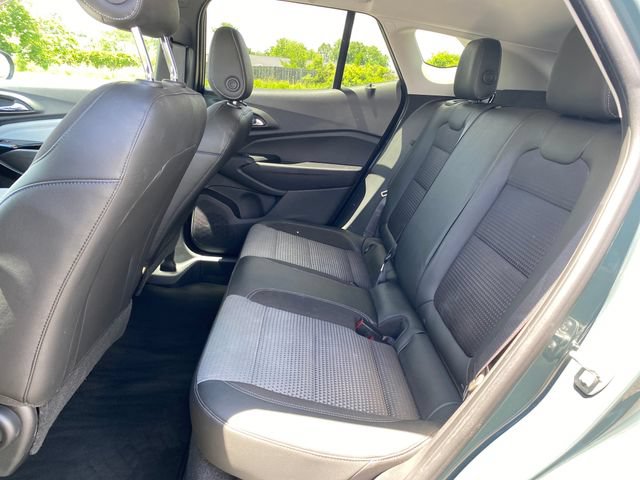 Used 2025 Chevrolet Trax LT FWD image 18