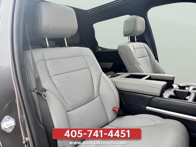 Used 2025 Toyota Tundra Limited AWD/4WD image 38