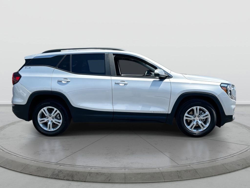 Used 2022 GMC Terrain SLE w/ Driver Convenience Package FWD image 9