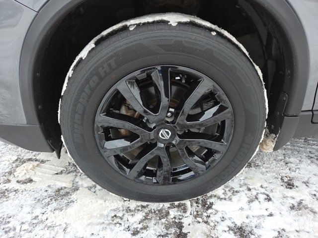 Used 2017 Nissan Rogue SV image 60