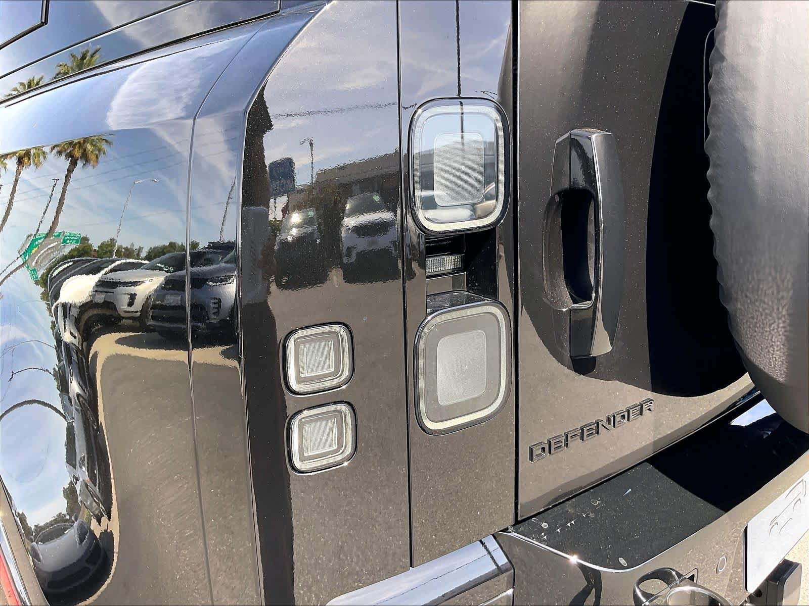 New 2026 Land Rover Defender 110 X-Dynamic SE AWD/4WD image 25