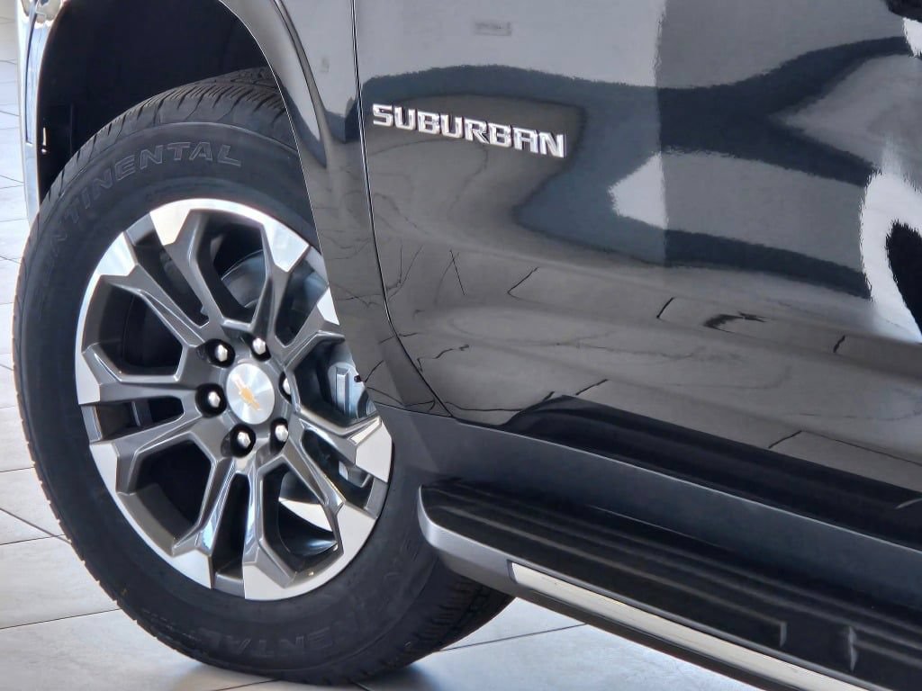 New 2026 Chevrolet Suburban LT w/ Comfort Package AWD/4WD image 18