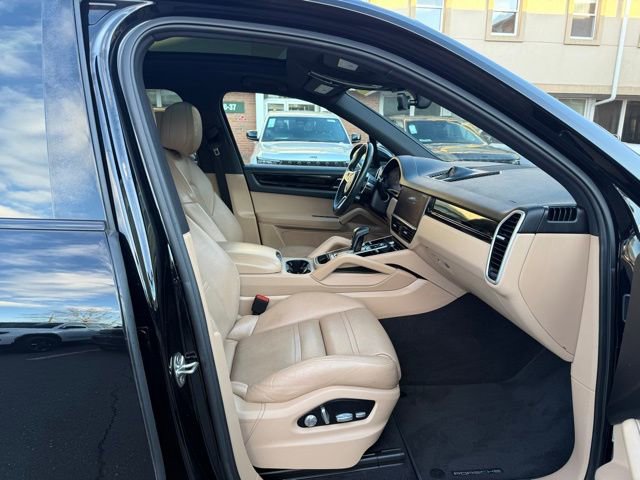 Used 2019 Porsche Cayenne E-Hybrid image 32