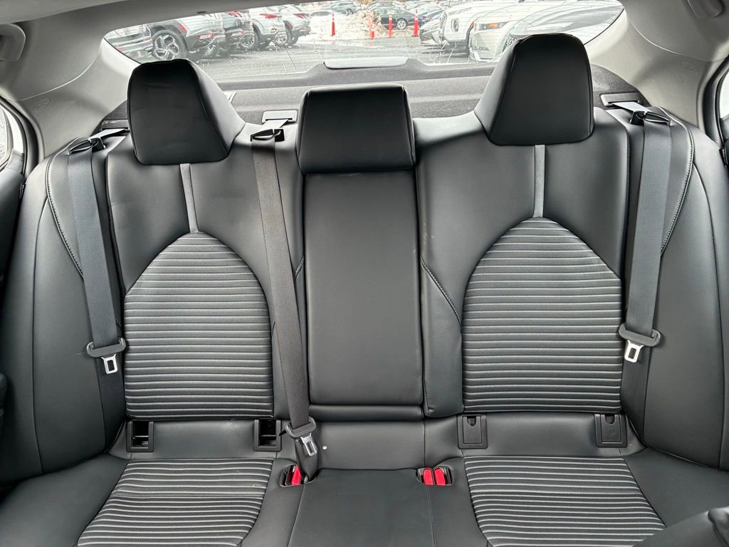 Used 2020 Toyota Camry SE w/ Sunroof Package image 14