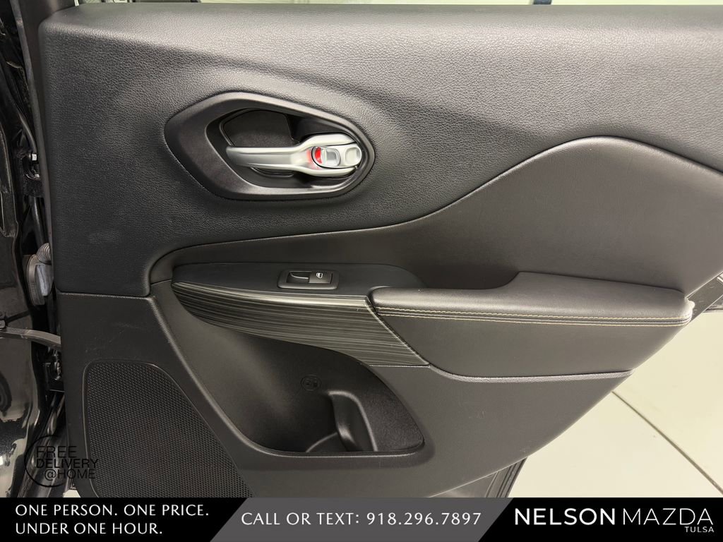 Used 2016 Jeep Cherokee Limited image 38