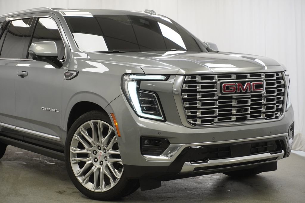 Used 2025 GMC Yukon Denali w/ Denali Reserve Package image 3