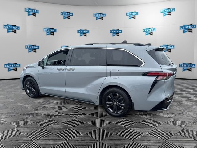 Used 2024 Toyota Sienna XSE w/ XSE Plus Package AWD/4WD image 3