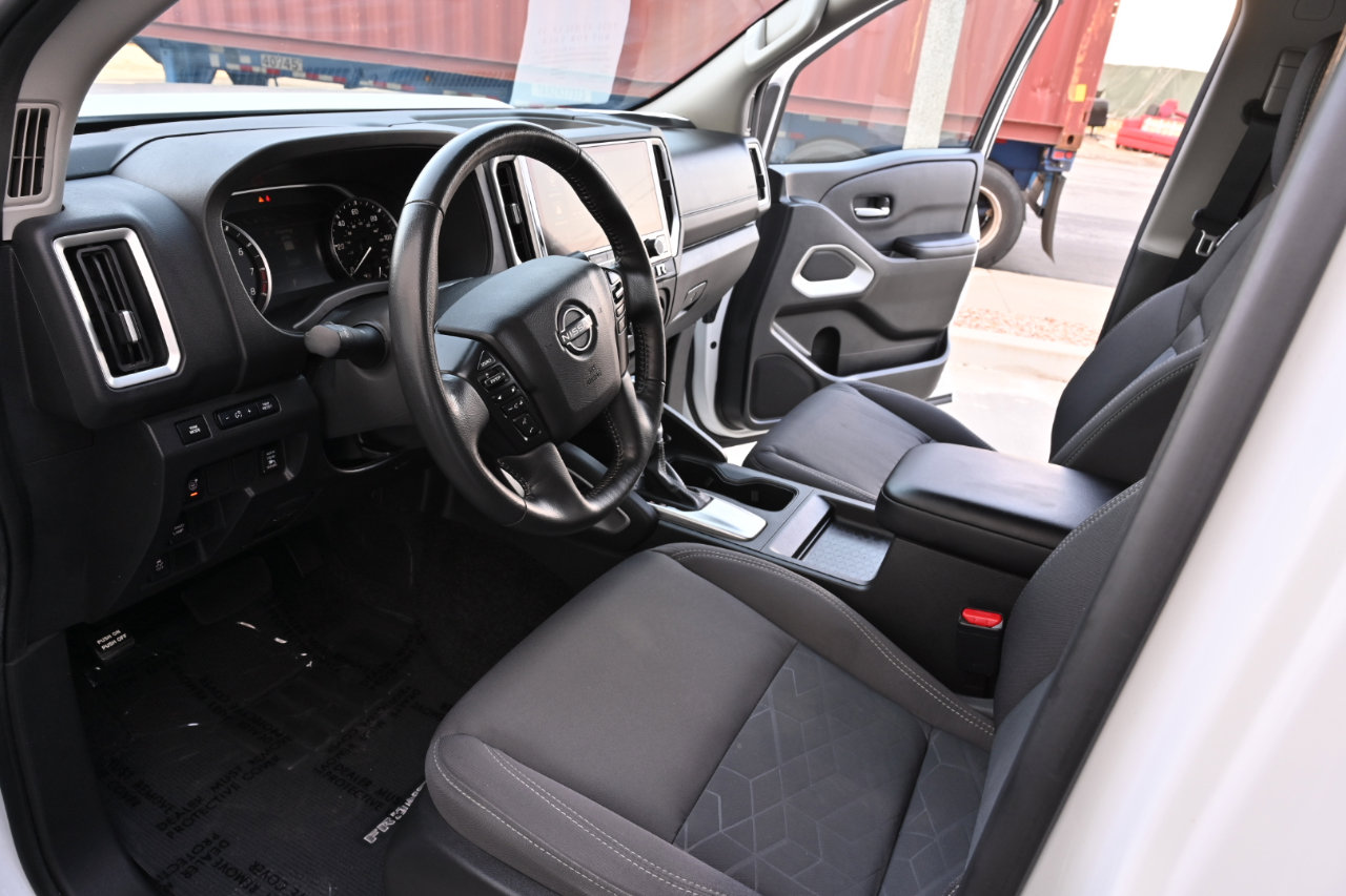 Used 2025 Nissan Frontier SV w/ SV Convenience Package RWD image 12