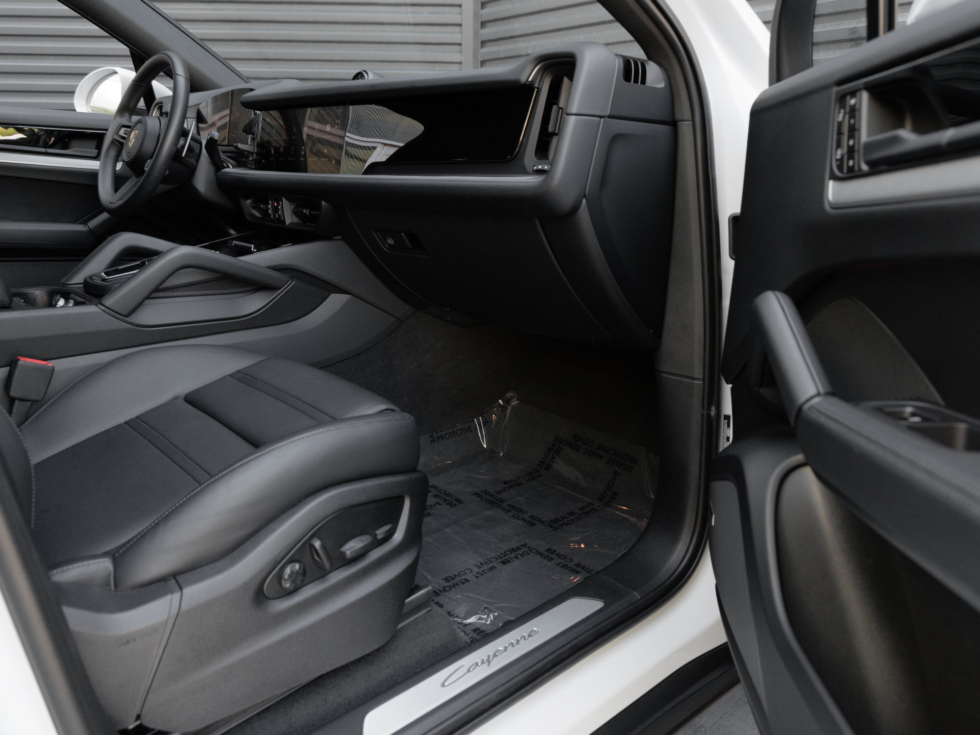 Certified 2025 Porsche Cayenne Coupe AWD/4WD image 39