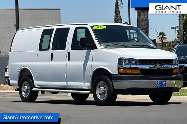 Used 2025 Chevrolet Express 2500 w/ Driver Convenience Package RWD video 1