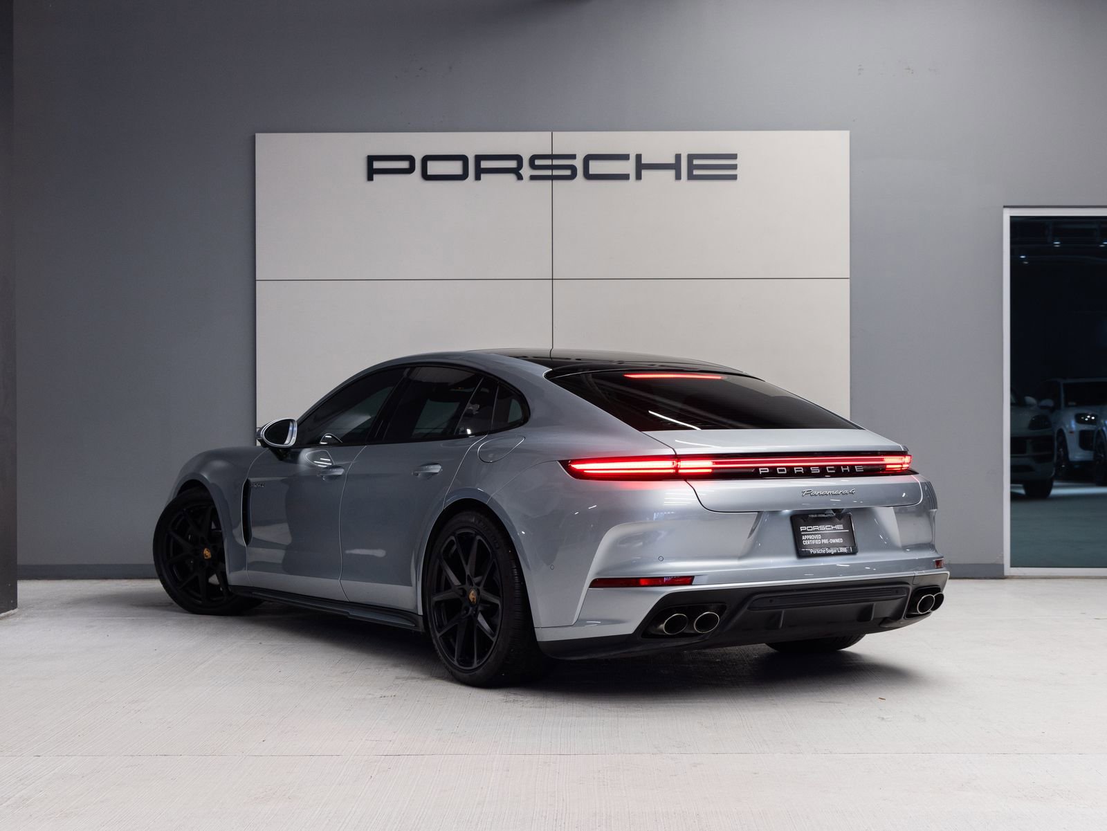Certified 2025 Porsche Panamera 4 E-Hybrid AWD/4WD image 3