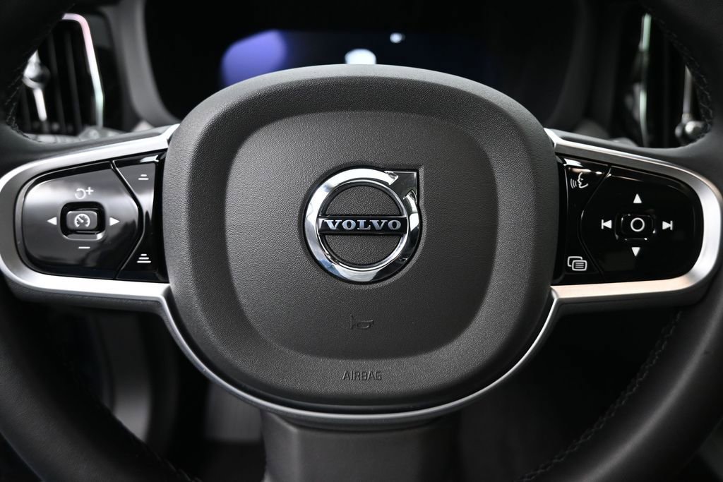 Used 2025 Volvo XC60 B5 Plus AWD/4WD image 10