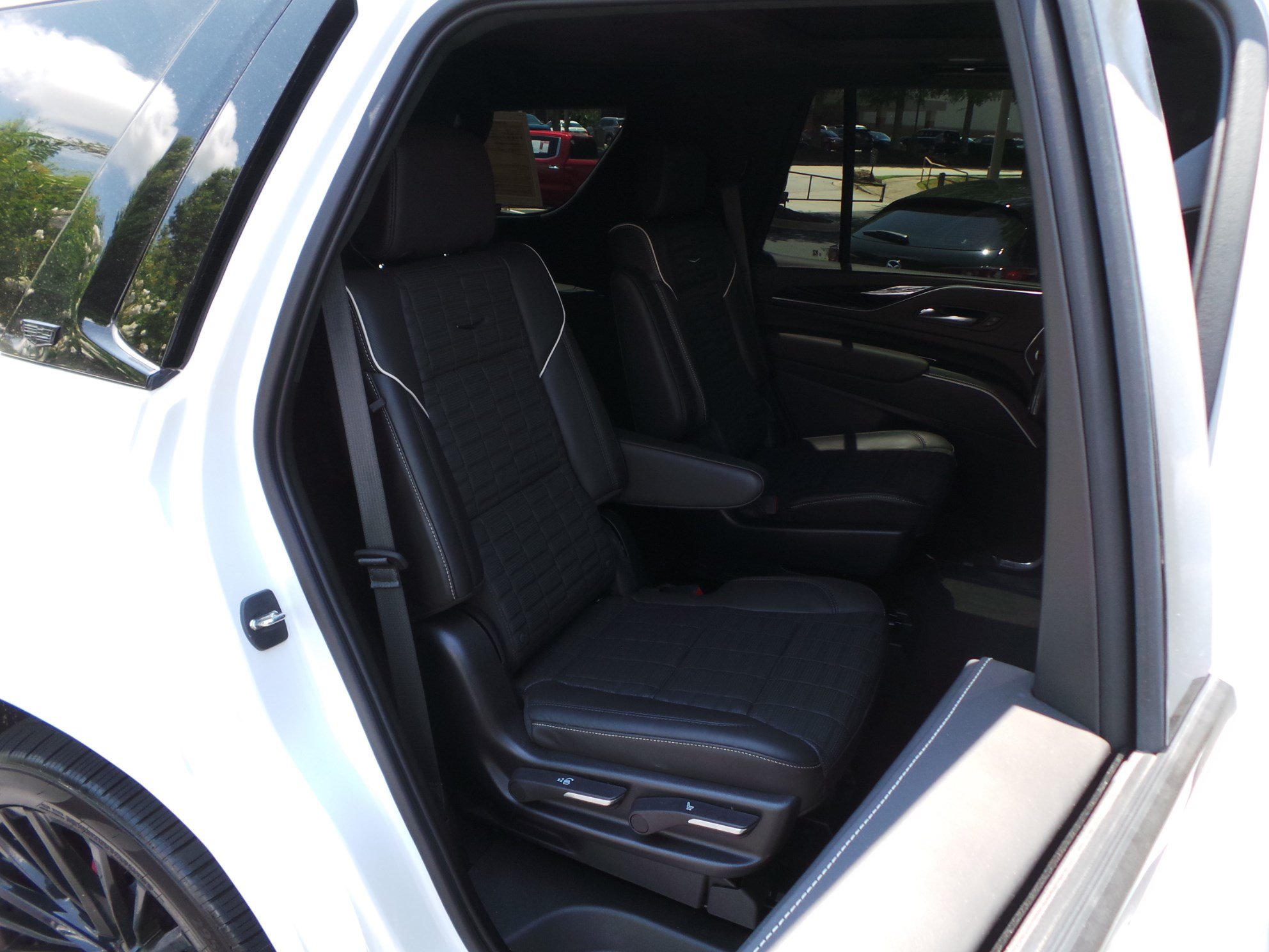 Used 2023 Cadillac Escalade V AWD/4WD image 46