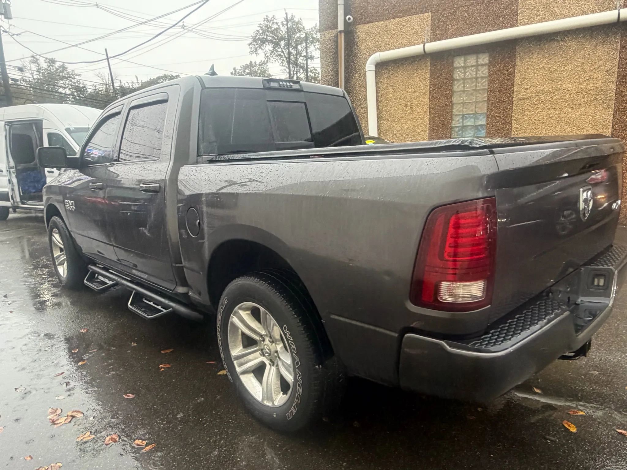 Used 2017 RAM 1500 Sport image 7