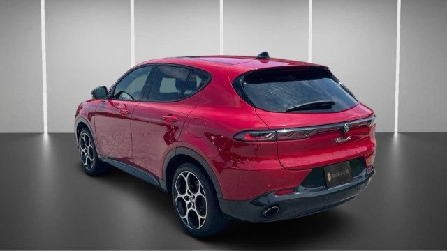 Used 2024 Alfa Romeo Tonale Veloce w/ Premium Interior Package AWD/4WD image 13