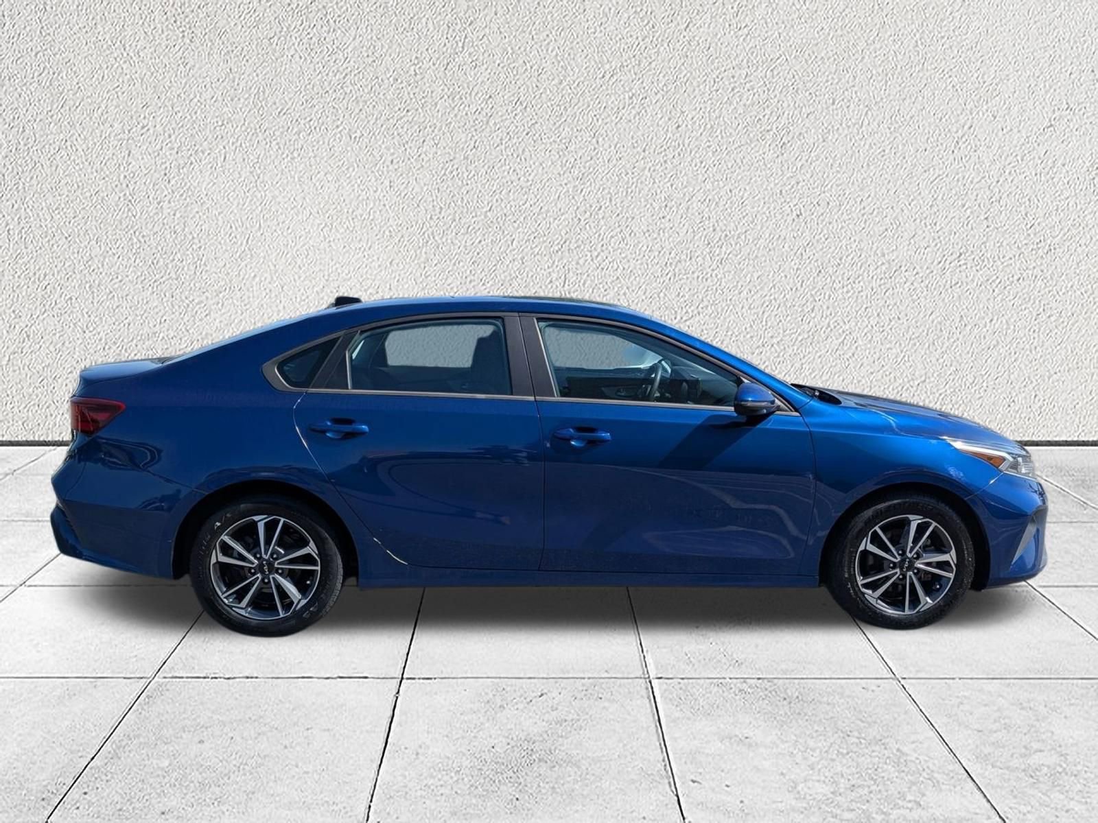 Used 2022 Kia Forte LXS w/ LXS Technology Package FWD image 2