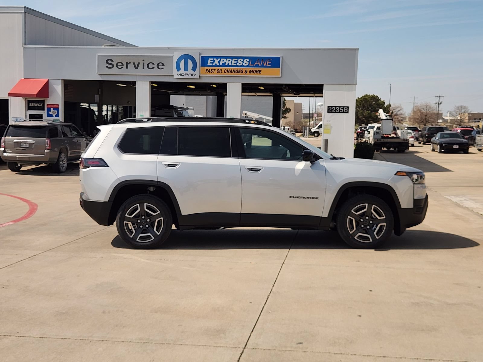 New 2026 Jeep Cherokee Laredo AWD/4WD image 7