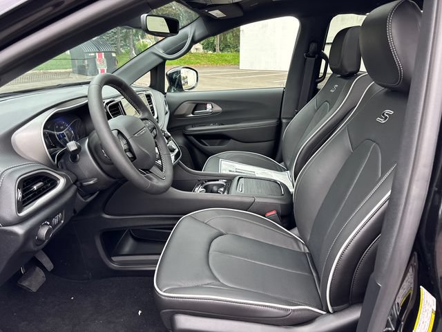 New 2027 Chrysler Pacifica Limited AWD/4WD image 6