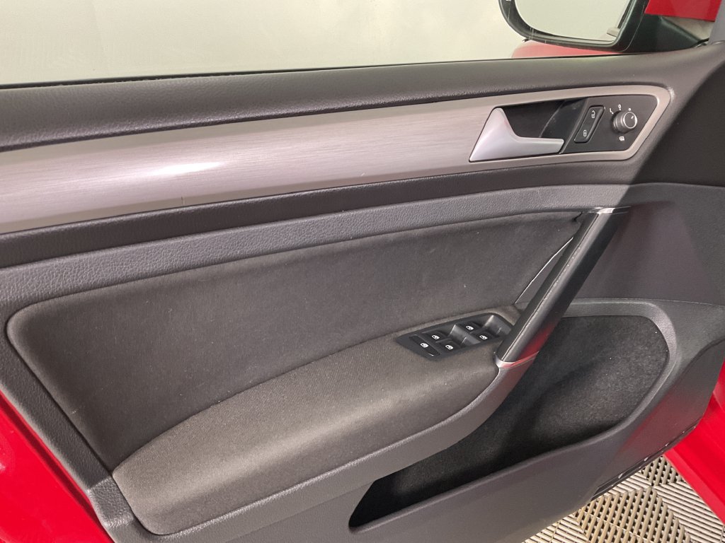 Used 2016 Volkswagen Golf S FWD image 17