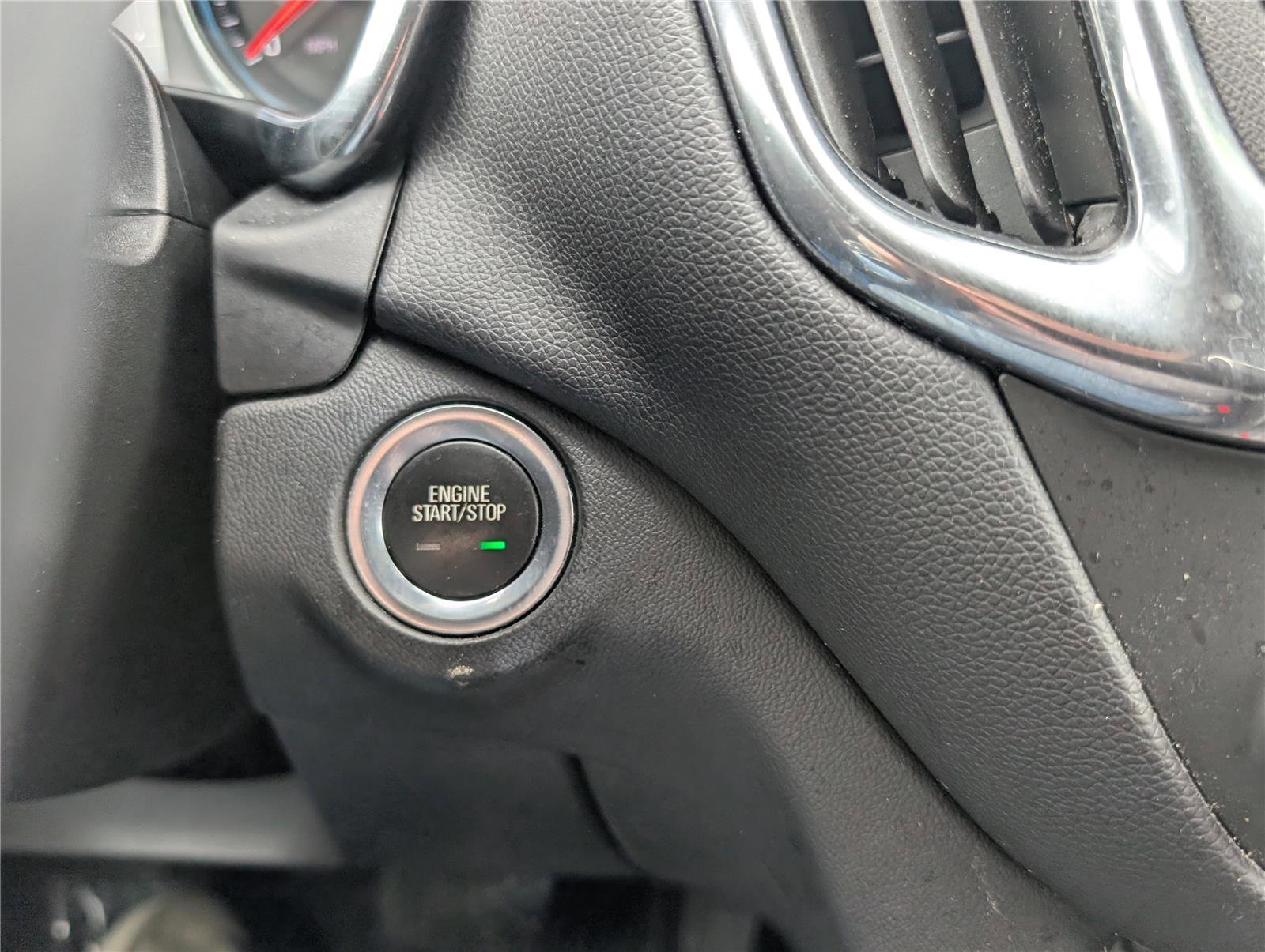 Used 2020 Chevrolet Equinox LT image 27