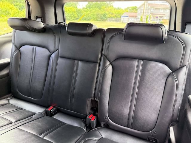 Certified 2024 Jeep Wagoneer Series II w/ Flexible Seating Group AWD/4WD image 9