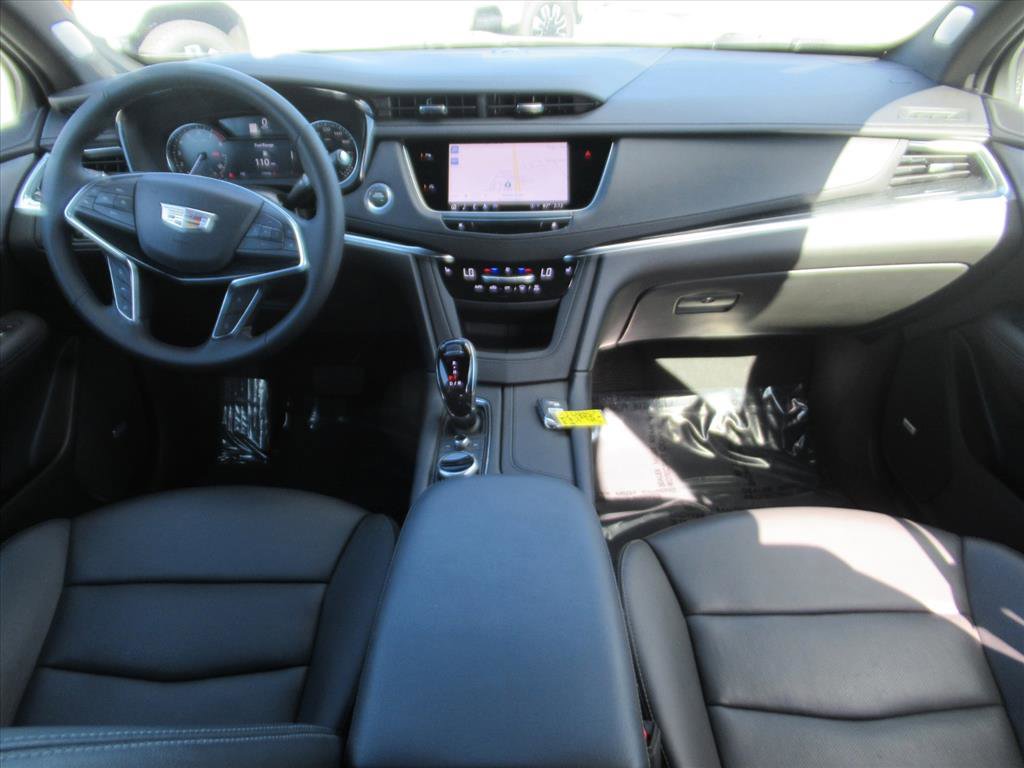 Used 2025 Cadillac XT5 Premium Luxury image 11