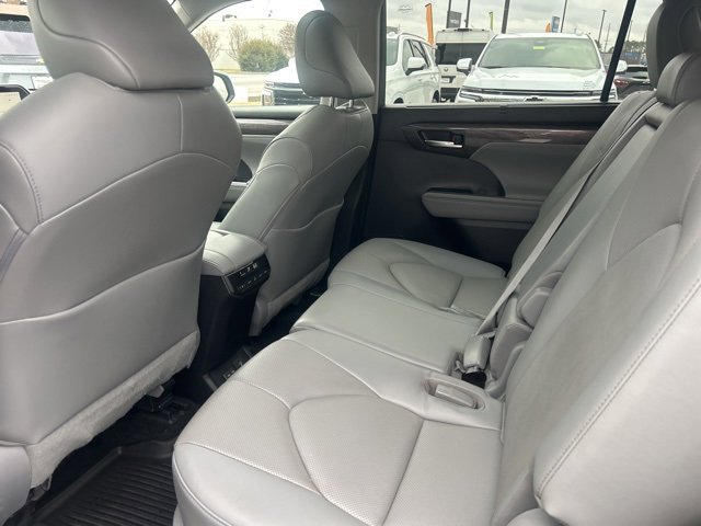 Used 2023 Toyota Highlander Limited image 29
