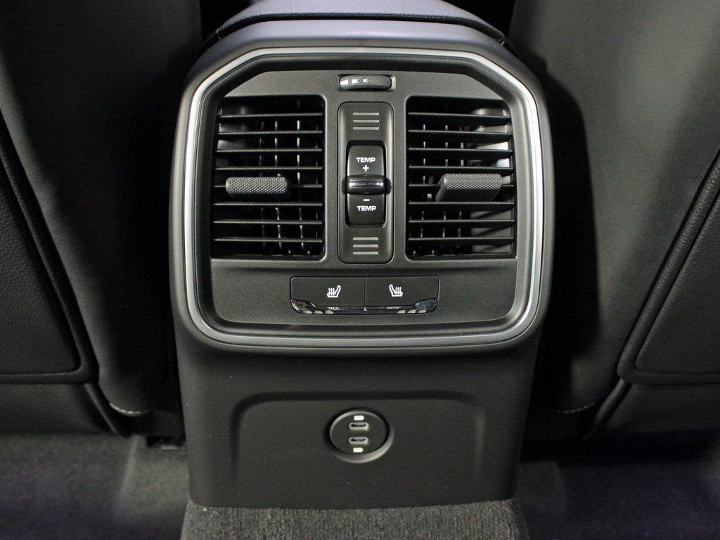 Certified 2026 Porsche Macan AWD/4WD image 35