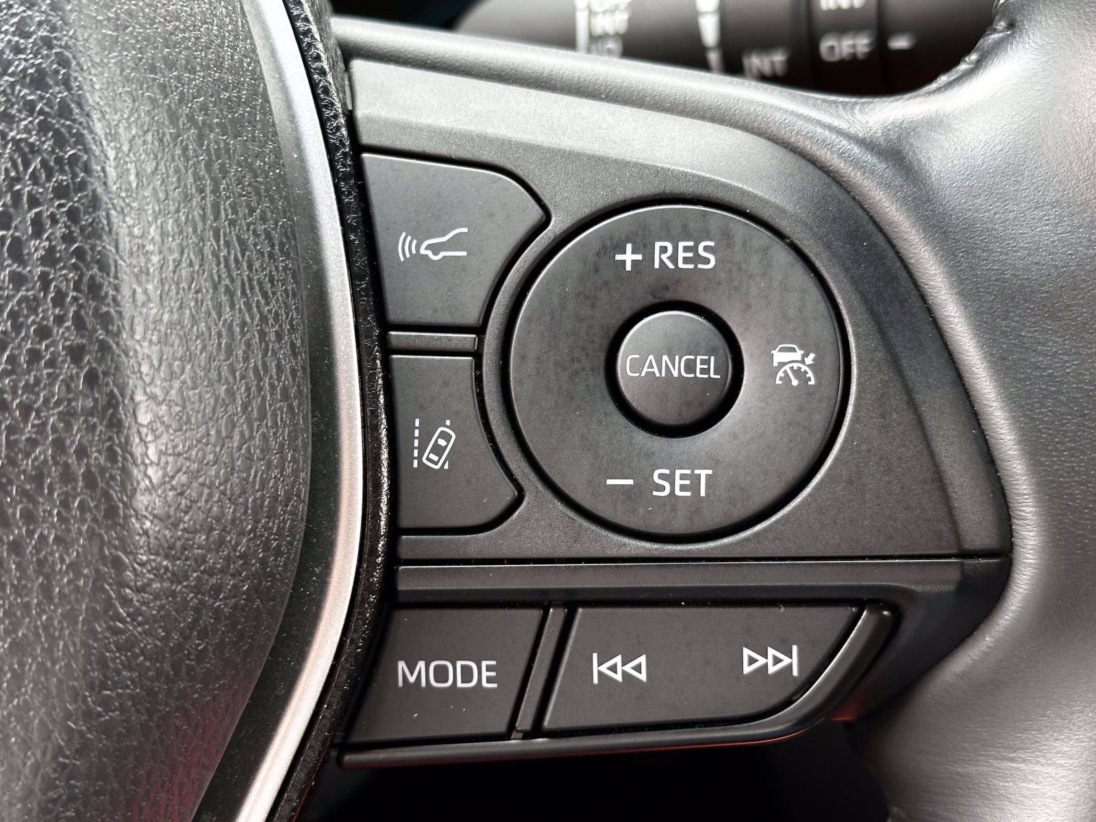 Used 2023 Toyota Venza LE AWD/4WD image 22