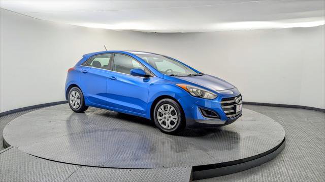 Used 2017 Hyundai Elantra GT image 2