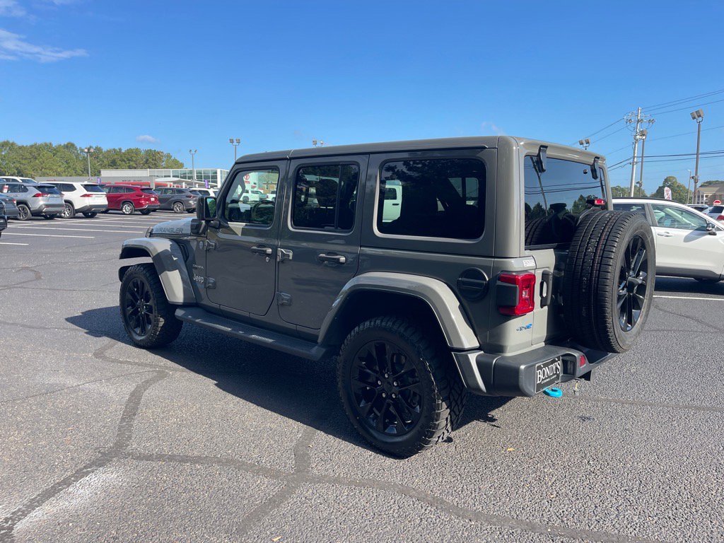 Used 2022 Jeep Wrangler Unlimited Sahara w/ Cold Weather Group image 14