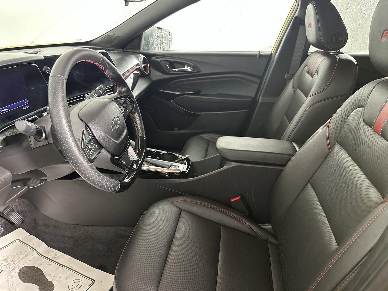 Used 2025 Chevrolet Trax RS w/ Driver Confidence Package FWD image 2