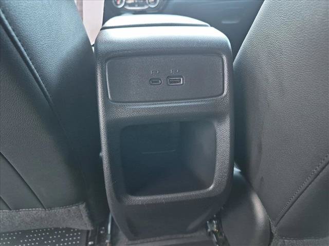 Used 2025 Chevrolet Trax RS w/ Sunroof Package FWD image 17