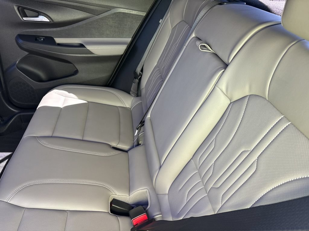 Used 2025 Buick Envista Avenir FWD image 26