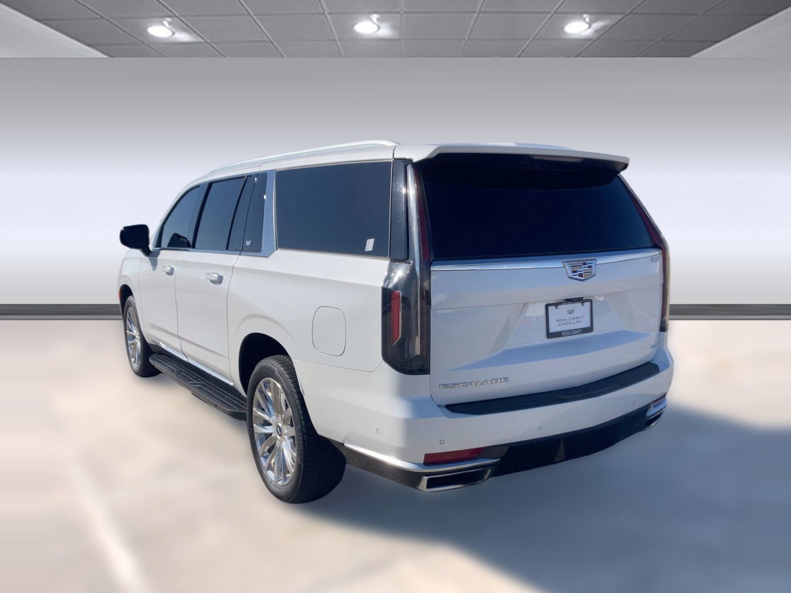 Used 2023 Cadillac Escalade ESV Premium Luxury w/ Performance Package image 3