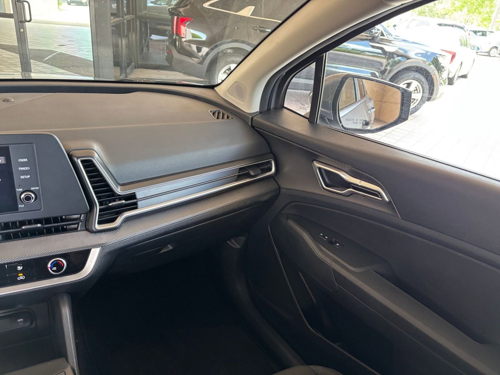 Used 2025 Kia Sportage LX FWD image 33