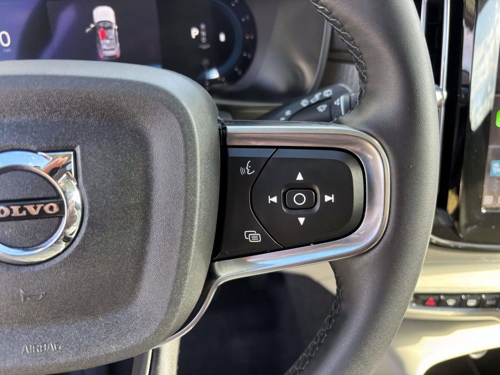 Used 2023 Volvo XC40 B5 Plus w/ Protection Package Premier image 18