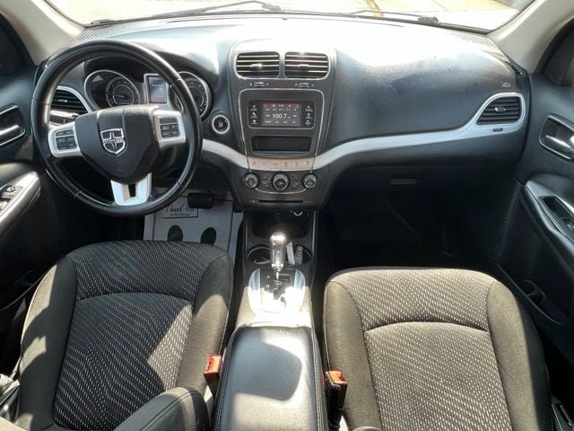 Used 2020 Dodge Journey SE w/ SE Popular Equipment Group FWD image 2