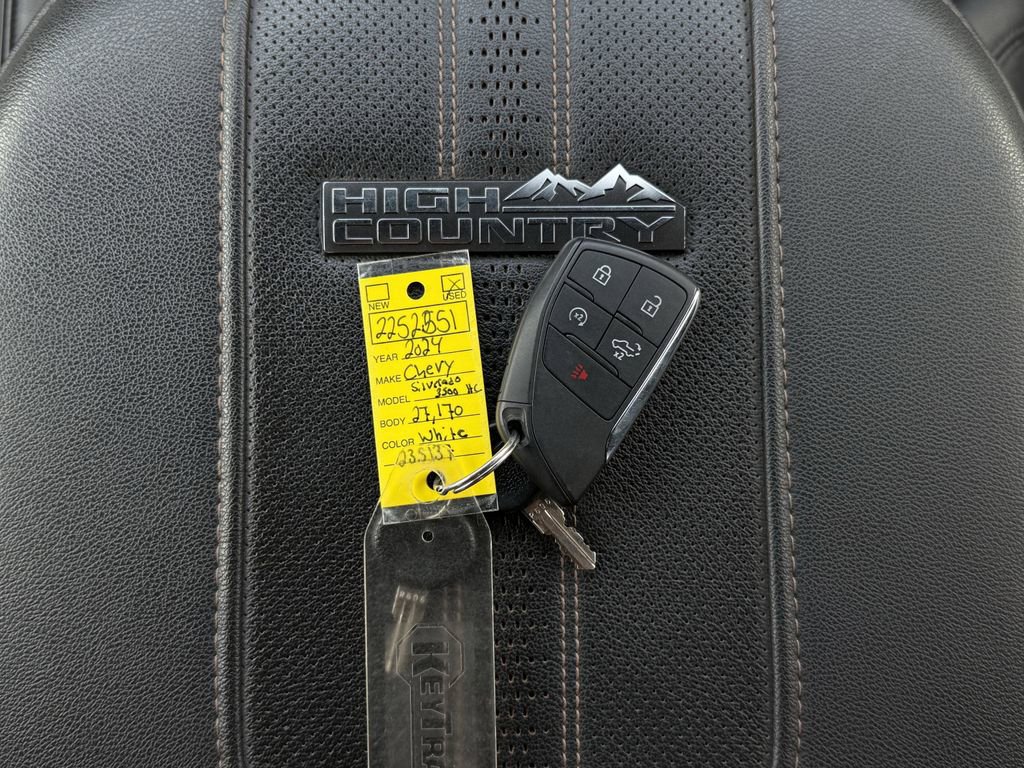 Used 2024 Chevrolet Silverado 3500 High Country w/ Technology Package image 39