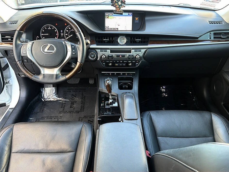 Used 2015 Lexus ES 350 w/ Luxury Package FWD image 8