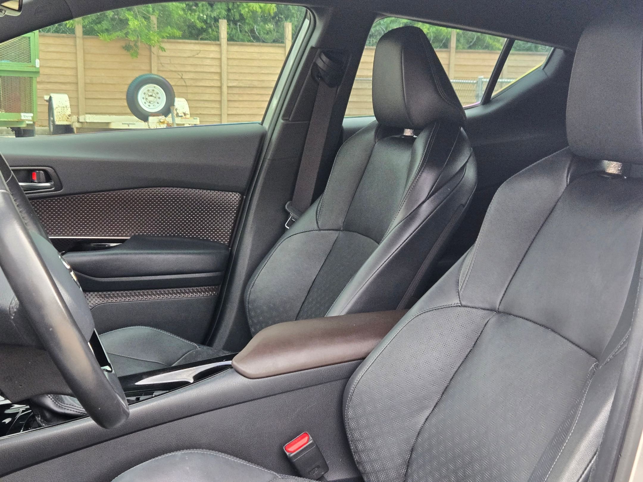 Used 2019 Toyota C-HR Limited FWD image 14