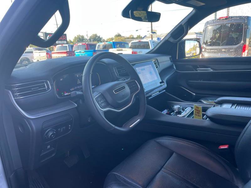 Used 2024 Jeep Wagoneer Series II w/ Flexible Seating Group image 16