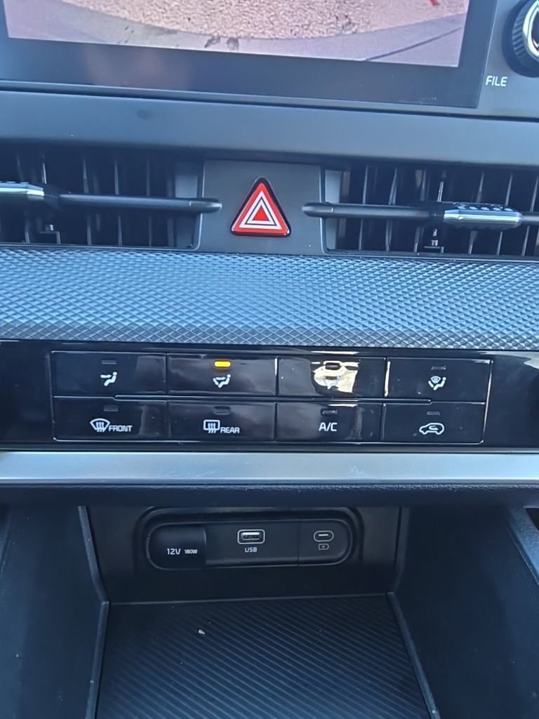 Used 2024 Kia Sportage LX image 17