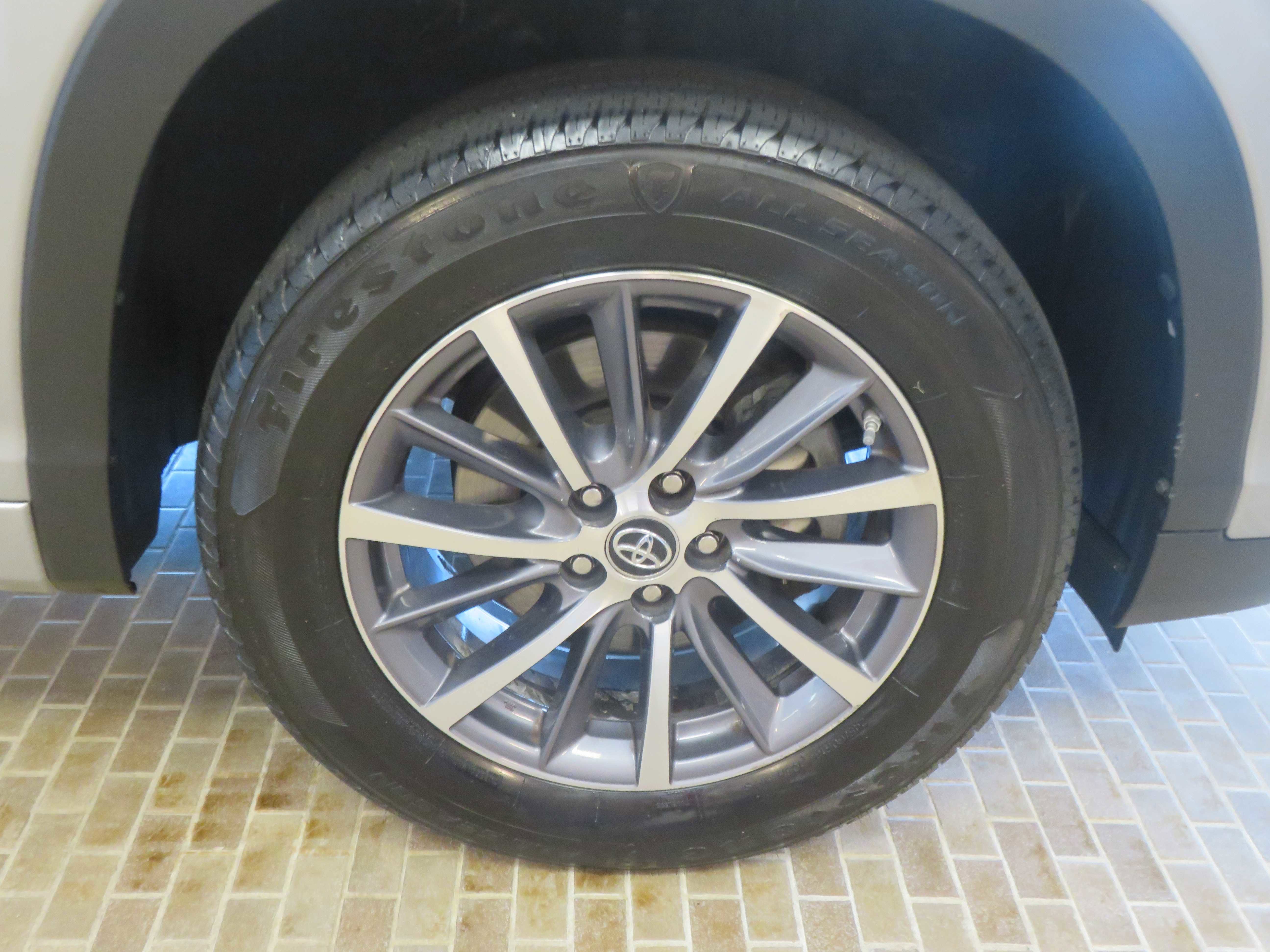 Used 2017 Toyota Highlander XLE FWD image 10