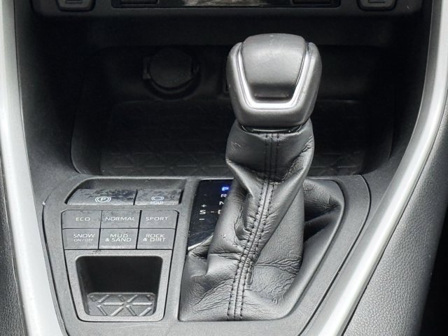 Used 2021 Toyota RAV4 XLE Premium image 19