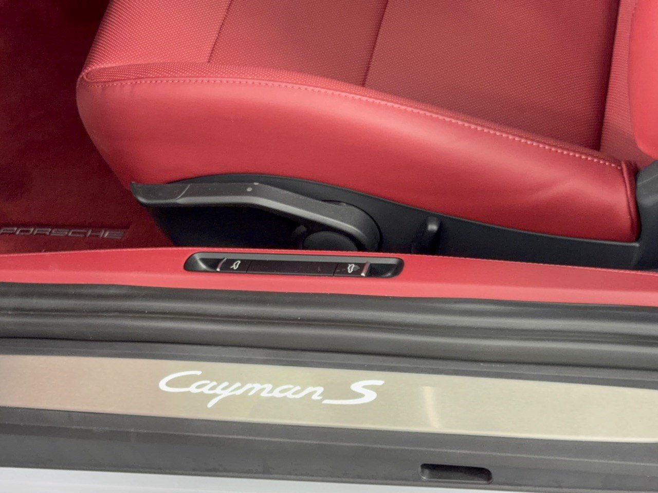 Certified 2025 Porsche 718 Cayman S RWD image 16