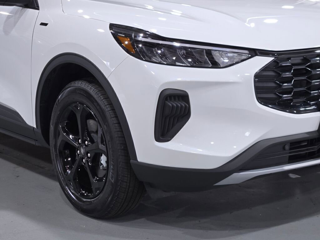 New 2025 Ford Escape ST-Line w/ Tech Pack #1 image 3