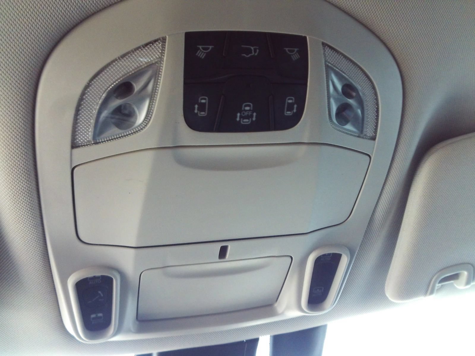 Used 2019 Chrysler Pacifica Limited w/ Tire & Wheel Group FWD image 21