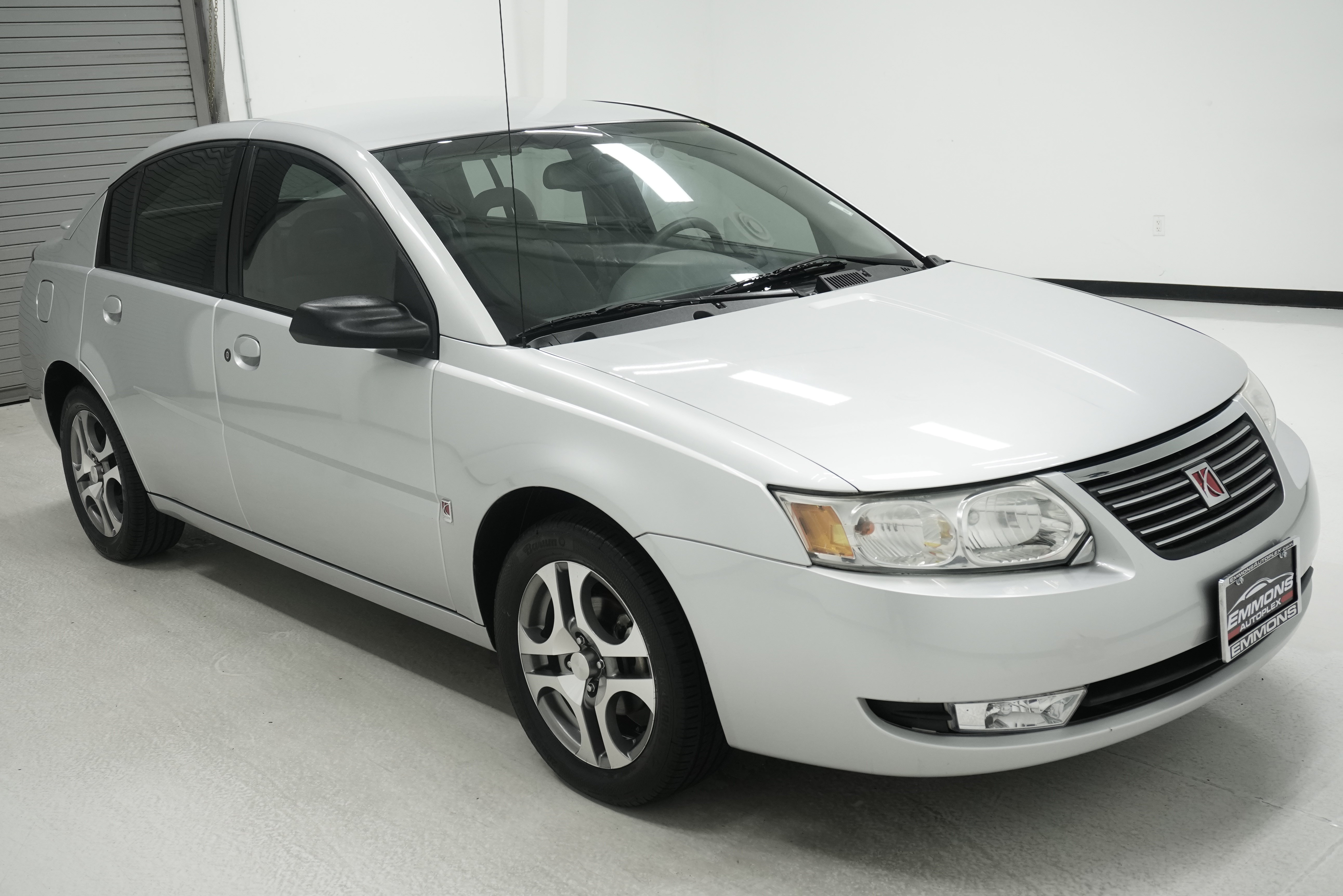 Used 2005 Saturn ION Level 3 w/ Travel Pkg FWD image 3